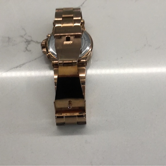 Michael Kors Dylan rose gold watch. - Picture 3 of 6